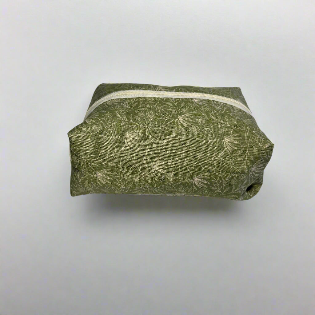 The All Day Beauty Makeup Bag in Forest
