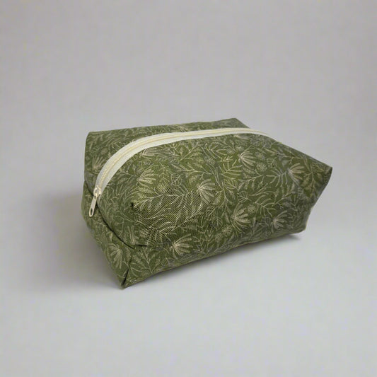 The All Day Beauty Makeup Bag in Forest