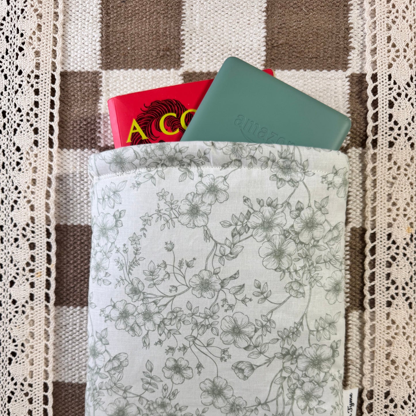 Book Sleeve in Vintage Green